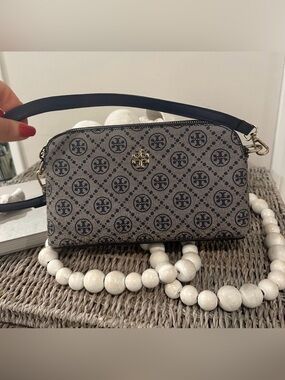 Shoulder bags